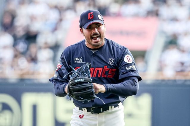 롯데 외국인투수 알렉 감보아가 연속경기 QS를 작성하며 2승째를 따냈다. 8일 잠실 두산전에서도 6.2이닝 4안타 2볼넷 5탈삼진 2실점의 호투를 펼쳐 팀의 4-2 승리를 이끌고 2승째를 따냈다. 사진제공｜롯데 자이언츠