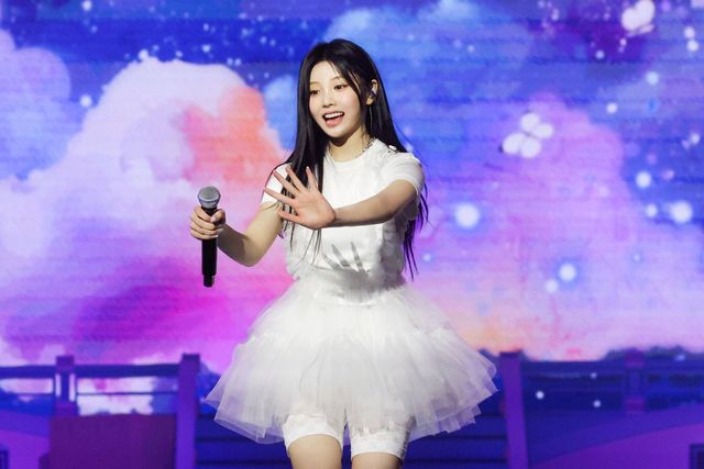 아일릿이 팬 콘서트에서 신곡 ‘little monster’를 최초 공개하며 미니 3집 ‘bomb’ 컴백 기대감을 높였다. 6월 16일 타이틀곡 ‘빌려온 고양이’로 돌아온다. 사진제공|빌리프랩