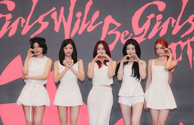 있지의 시계는 거꾸로 간다. ‘브랜드 뉴’가 곧 정체성인 최정상 그룹 있지가 9일 컴백했다. 사진제공|JYP엔터테인먼트