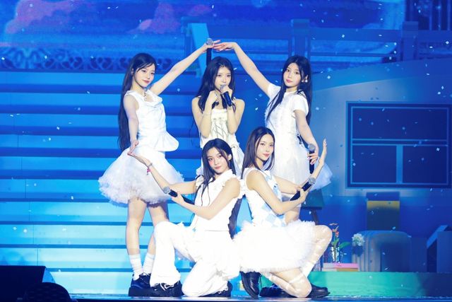 아일릿이 데뷔 첫 단독 팬 콘서트 ‘GLITTER DAY’를 성황리에 개최했다. 다채로운 무대와 진심 어린 소통으로 팬덤 ‘글릿’에게 특별한 시간을 선사했다. 사진제공|빌리프랩