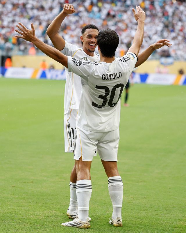 레알 마드리드 트렌트 알렉산더아놀드(뒤)와 곤살루 가르시아가 2일(한국시간) 유벤투스와 클럽월드컵 16강전 후반 8분 선제골을 합작한 뒤 기뻐하고 있다. 사진출처｜레알 마드리드 페이스북