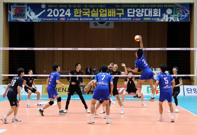 ‘2025 한국실업배구연맹·프로배구 퓨처스 챔프전’이 2일부터 10일까지 충북 단양에서 개최된다. 지난해 한국실업배구 단양 대회 남자부 결승전. 사진제공｜한국실업배구연맹