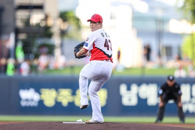 KIA 김건국은 1일 광주 SSG와 원정경기에서 선발등판해 4.1이닝 2실점으로 활약했다. 외국인 투수 네일의 공백을 채우며 팀 승리에 힘을 보탰다. 사진제공｜KIA 타이거즈