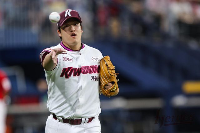 키움 박주성은 선발등판한 2경기에서 준수한 활약을 펼치고 있다. 홍원기 키움 감독은 박주성과 김윤하가 건강한 경쟁을 통해 한층 더 성장하길 기대하고 있다. 사진제공｜키움 히어로즈
