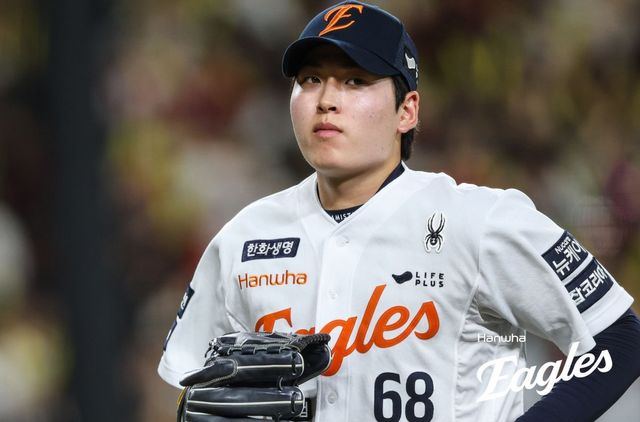 한화 조동욱이 9일 대전 한화생명볼파크에서 열린 KIA전에서 2.1이닝 무실점 투구를 한 뒤 마운드를 내려가고 있다. 조동욱은 한화 불펜진의 궂은일을 도맡으며 독수리 군단의 전반기 1위 확정의 숨은 주역 역할을 했다. 사진제공｜한화 이글스