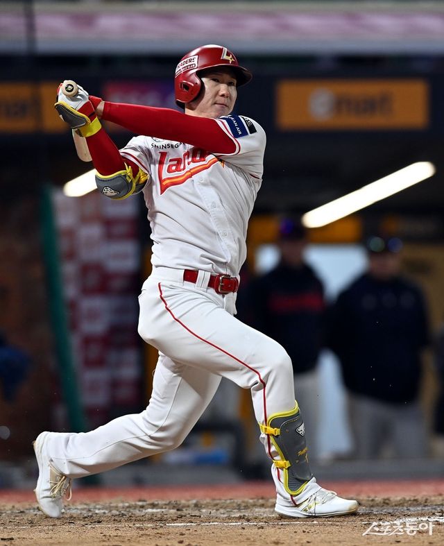 SSG 박성한은 9일까지 올 시즌 KBO리그 타자 중 가장 많은 볼넷을 기록했을 정도로 출루에 강점을 지녔다. 이숭용 SSG 감독은 이 점에 주목하며 후반기부터 박성한의 1번타자 기용을 시사했다. 스포츠동아 DB