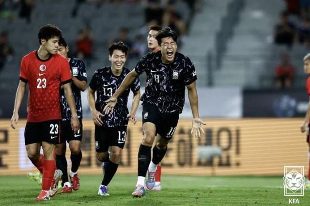 축구대표팀 이호재(오른쪽)가 11일 용인미르스타디움에서 열린 홍콩과 E-1 챔피언십 2차전에서 후반전 득점한 뒤 포효하고 있다. 사진제공｜대한축구협회