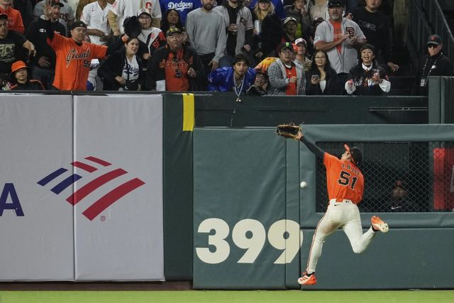 샌프란시스코 이정후는 12일 다저스전에서 6번타자 중견수로 선발출전해 결승 2타점 3루타를 포함해 4타수 3안타 3타점으로 활약했다. 샌프란시스코(미 캘리포니아주)｜AP뉴시스