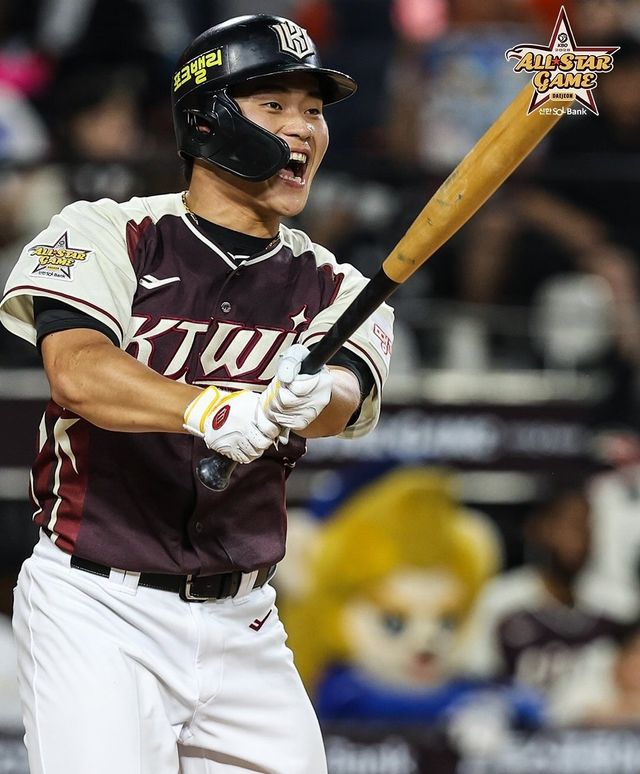 KT 박영현(사진)은 12일 대전 한화생명볼파크에서 열린 2025 올스타전에서 타자로 나서 마무리투수 김서현을 상대한 소감을 밝혔다. 사진출처｜KBO 공식 인스타그램