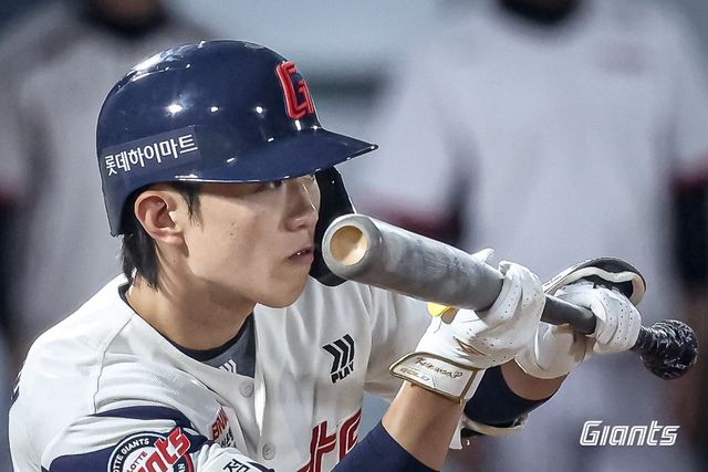 롯데 전민재는 전반기 최고의 활약을 펼치면서도 막판 부진으로 아쉬움을 남겼다. 그는 이러한 경험을 토대로 후반기 페이스를 잘 유지할 계획을 밝혔다. 사진제공｜롯데 자이언츠