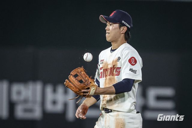 롯데 전민재는 전반기 최고의 활약을 펼치면서도 막판 부진으로 아쉬움을 남겼다. 그는 이러한 경험을 토대로 후반기 페이스를 잘 유지할 계획을 밝혔다. 사진제공｜롯데 자이언츠