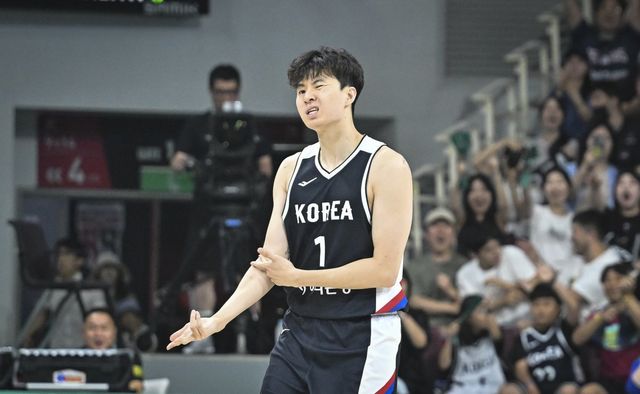 이현중이 13일 안양정관장아레나에서 열린 일본전에서 3점슛을 성공한 뒤 세리머니를 하고 있다. 사진제공｜대한민국농구협회