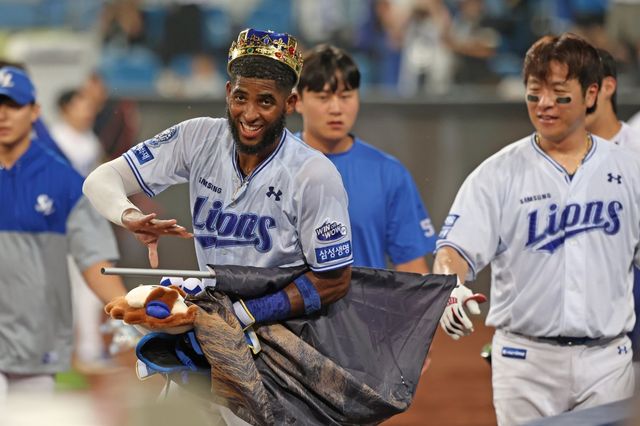 삼성은 전반기를 8위로 마쳤다. 홈과 원정경기 성적의 편차가 워낙 컸던 탓에 좀처럼 순위를 끌어올리지 못한 영향이 크다. 홈런 1위 르윈 디아즈(왼쪽)도 29개의 홈런 가운데 24개를 홈에서 쳐냈다. 사진제공｜삼성 라이온즈