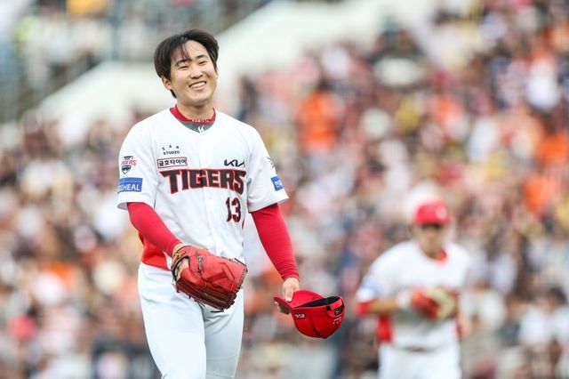 KIA는 윤영철의 왼쪽 팔꿈치 부상으로 이탈해 후반기 마운드 운영에 대한 구상이 원점으로 돌아갔다. 사진제공｜KIA 타이거즈