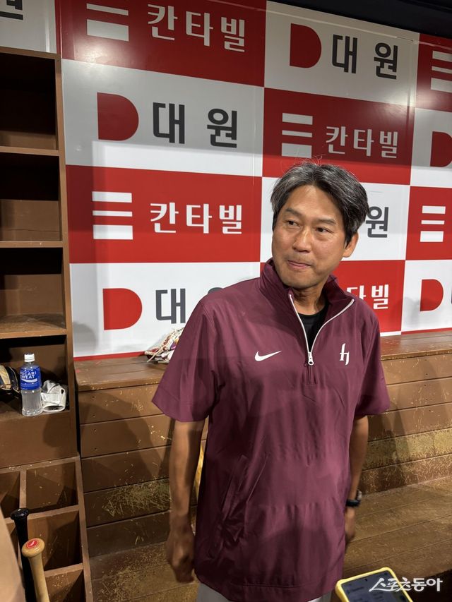 설종진 키움 감독대행이 15일 고척스카이돔에서 취재진과 인터뷰를 하고 있다. 고척｜강산 기자 posterboy@donga.com