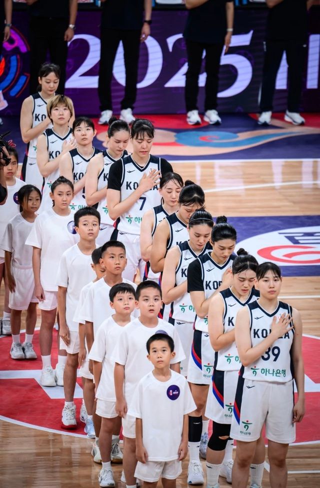 여자농구국가대표팀이 15일 중국 선전스포츠센터에서 열린 중국과 A조 조별리그 2차전에서 69-91로 패했다. 사진ㅣFIBA 홈페이지 캡처