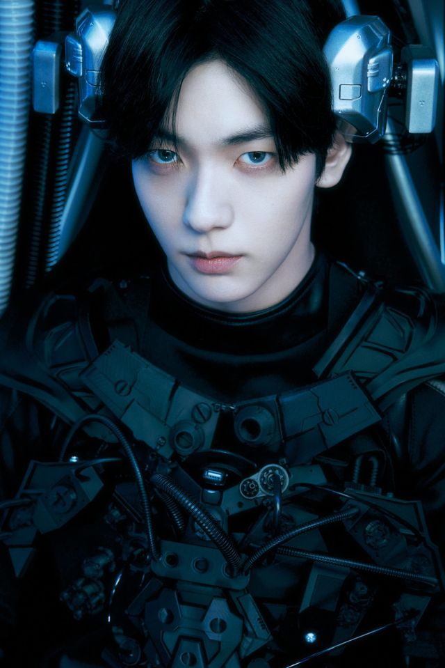 투모로우바이투게더가 정규 4집 ‘별의 장: TOGETHER’의 마지막 콘셉트 ‘Awake’ 버전을 공개하며, SF 영화 같은 비주얼로 서사의 완성도를 극대화했다.&nbsp;사진제공 | 빅히트 뮤직