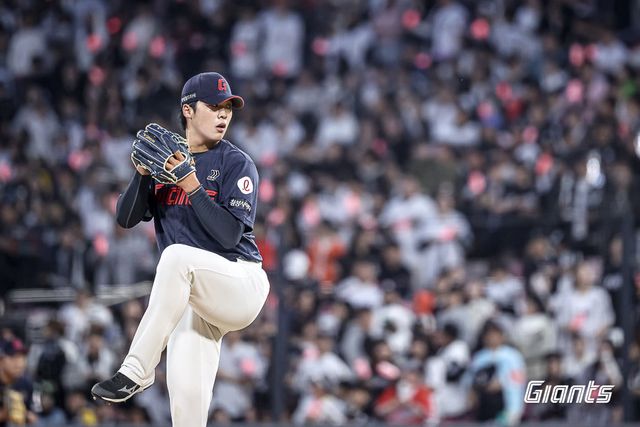 롯데 이민석이 투구 동작을 취하고 있다. 이전과 비교해 올 시즌 디딤발을 들었다 잠시 멈추는 동작이 추가됐다. 사진제공｜롯데 자이언츠