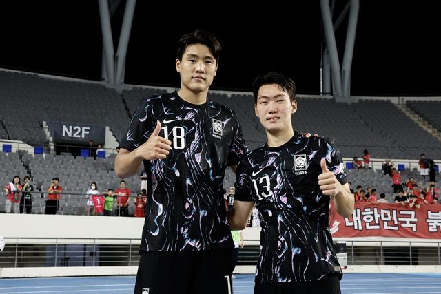이호재(왼쪽)와 강상윤은 E-1 챔피언십에서 뚜렷한 가능성을 입증했다. 각각 스트라이커와 ‘다용도 미드필더’로 대표팀에 건강한 긴장을 불어넣었다. 사진제공｜대한축구협회