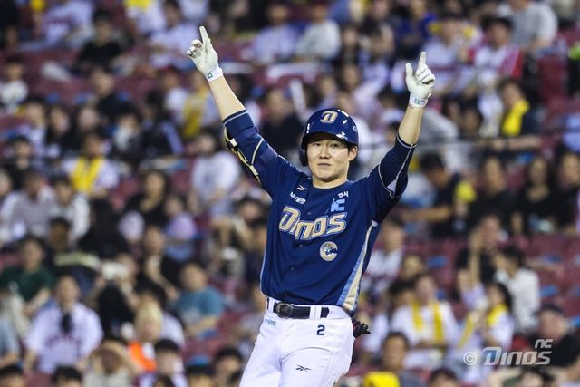 NC 박민우는 전반기 뛰어난 타격감을 선보였다. 그는 2020시즌 이후 5년 만에 2루수 부문 골든 글러브 수상에 도전한다. 사진제공｜NC 다이노스