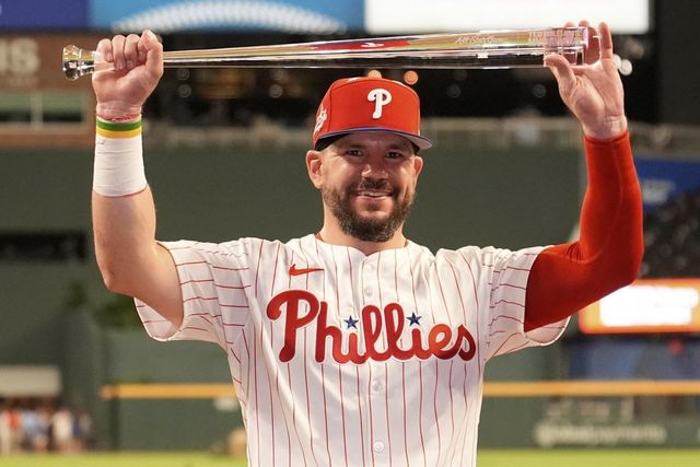 필라델피아 슈와버는 16일(한국시간) 트루이스트파크에서 열린 2025 MLB 올스타전에서 MVP로 선정됐다. 그는 스윙 오프에서 홈런 3개를 쳐내며 내셔널리그 올스타의 승리를 이끌었다. 애틀랜타(미 조지아주)｜AP뉴시스