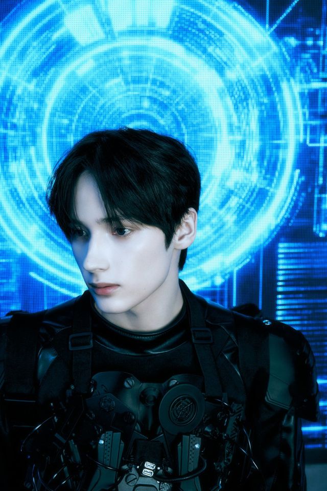 투모로우바이투게더가 정규 4집 ‘별의 장: TOGETHER’의 마지막 콘셉트 ‘Awake’ 버전을 공개하며, SF 영화 같은 비주얼로 서사의 완성도를 극대화했다.&nbsp;사진제공 | 빅히트 뮤직