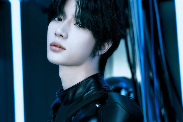 투모로우바이투게더가 정규 4집 ‘별의 장: TOGETHER’의 마지막 콘셉트 ‘Awake’ 버전을 공개하며, SF 영화 같은 비주얼로 서사의 완성도를 극대화했다.&nbsp;사진제공 | 빅히트 뮤직