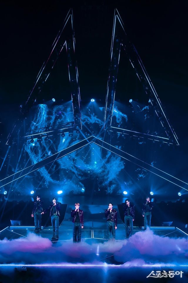 라이즈가 첫 정규 앨범 ‘ODYSSEY’로 일본 오리콘 위클리 해외 앨범 차트 2주 연속 1위를 차지하며 뜨거운 현지 인기를 입증했다. 사진제공|SM엔터테인먼트