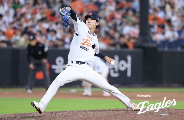 한화 황준서(사진)는 선발과 불펜을 오가며 10경기 1승3패 ERA 3.15로 가능성을 보였다. 그는 엄상백을 대신해 후반기 선발진에 합류한다. 사진제공｜한화 이글스