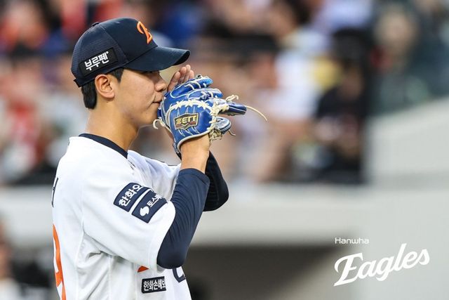 한화 황준서(사진)는 선발과 불펜을 오가며 10경기 1승3패 ERA 3.15로 가능성을 보였다. 그는 엄상백을 대신해 후반기 선발진에 합류한다. 사진제공｜한화 이글스