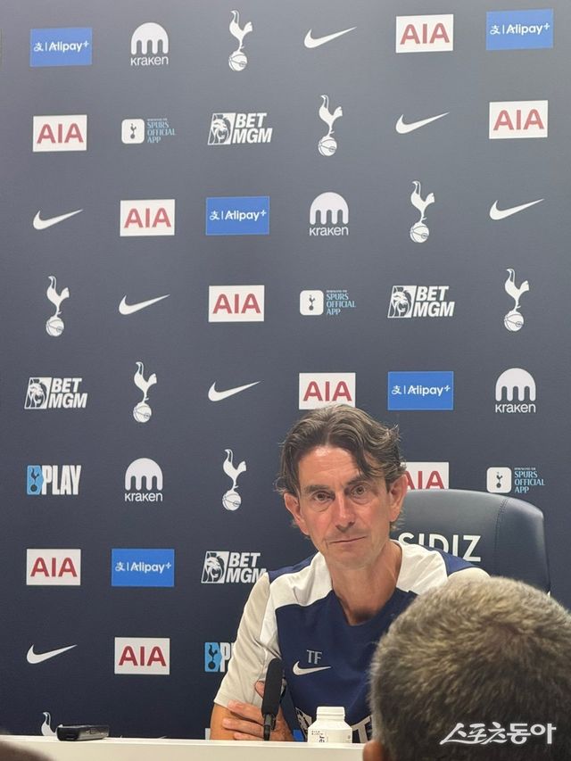 토마스 프랑크 토트넘 감독이 18일(한국시간) 런던 외곽 엔필드에 위치한 홋스퍼웨이에서 부임 첫 기자회견을 갖고 손흥민에 대한 상황을 전했다. 런던｜허유미 통신원