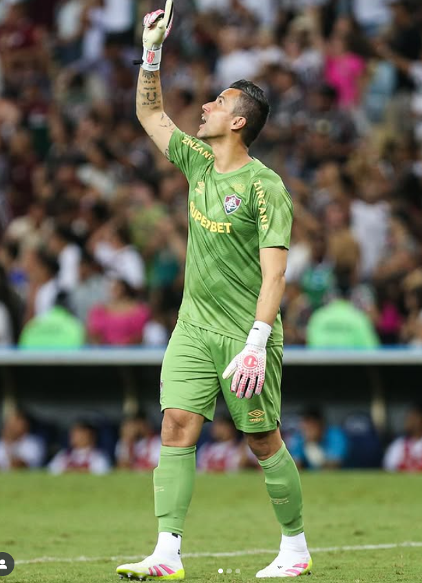 플루미넨시 골키퍼 파비우는 클럽월드컵 최고령선수지만 나이를 초월한 기량으로 팀의 이변에 앞장섰다. 통산 1378경기에 출전한 그의 시계는 계속 돌아가고 있다. 사진출처│파비우 인스타그램