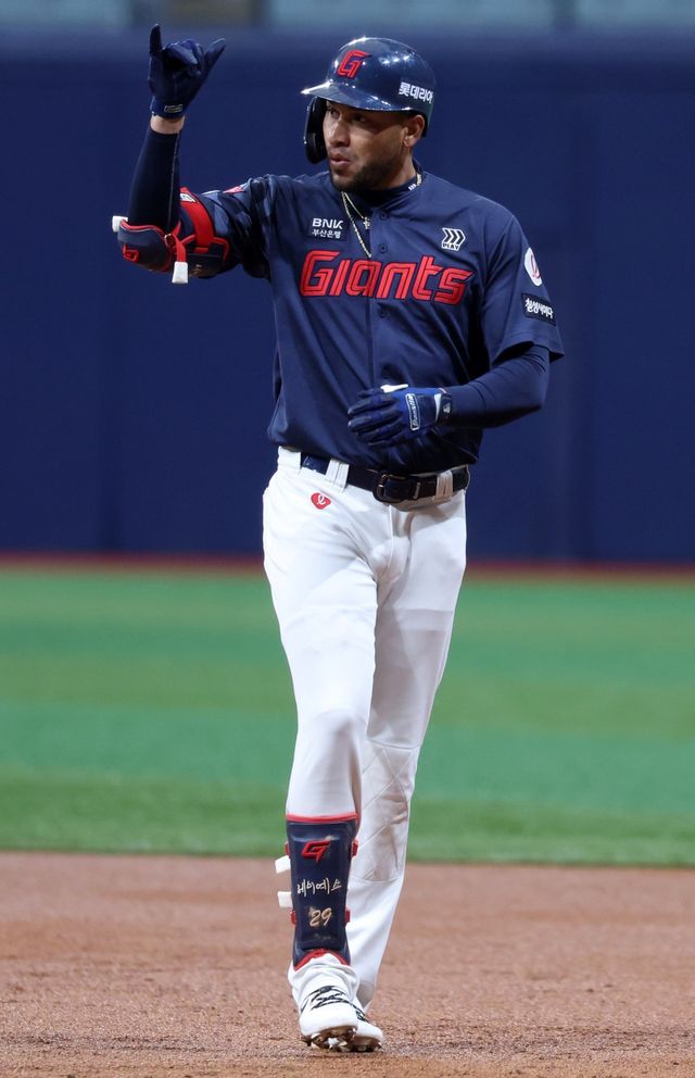 롯데 빅터 레이예스. 뉴시스