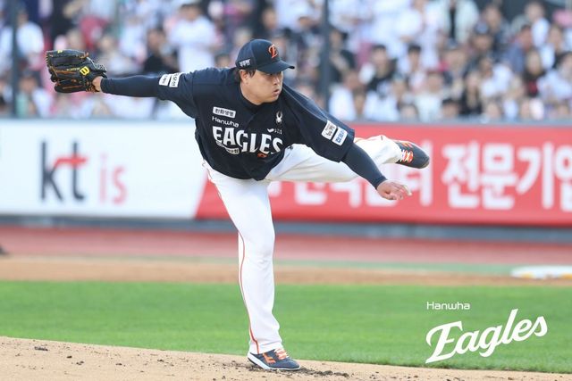 한화 류현진이 20일 수원KT위즈파크에서 열린 KT와 원정경기에 선발등판해 역투하고 있다. 사진제공｜한화 이글스