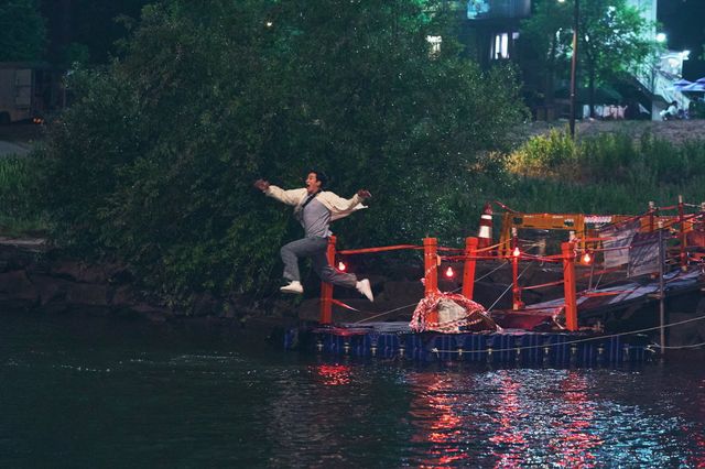 영화 ‘악마가 이사왔다’가 기상천외한 에피소드와 골 때리는 비주얼을 담은 2차 보도 스틸 10종을 공개하며, 올여름 극장가에 신선한 재미를 예고했다.&nbsp;사진제공 | CJ ENM
