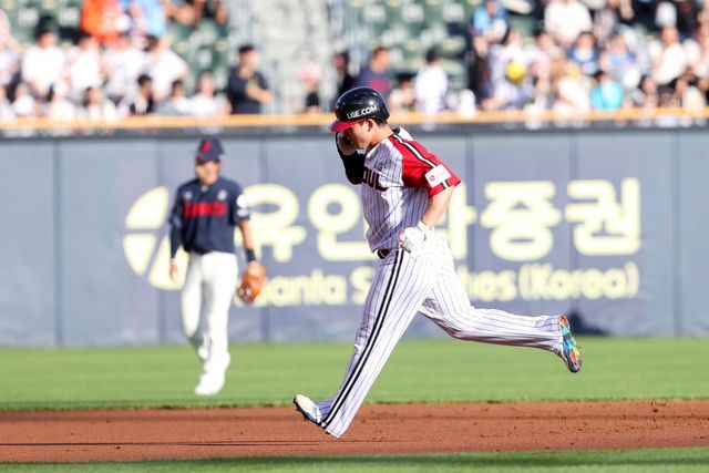 LG 문성주는 20일 롯데와 홈경기에서 2번타자 좌익수로 선발출전했다. 1회초 홈 보살, 1회말 마수걸이 홈런으로 팀 승리에 보탬이 됐다. 사진제공｜LG 트윈스