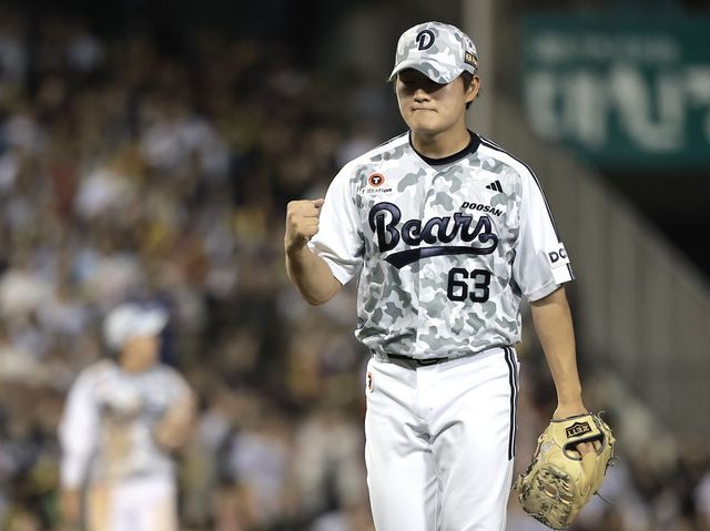 두산은 최근 10경기에서 마운드의 힘을 앞세워 7승3패를 기록했다. 5위 KT와 격차는 6경기로 작지 않지만, 지금의 흐름이라면 추격의 여지가 없는 건 아니다. 두산 불펜의 핵 김택연의 역할이 더 중요해졌다. 뉴시스