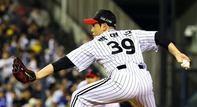 LG 박명근은 20일 잠실 롯데전을 앞두고 재조정 차원에서 1군 제외됐다. 그는 최근 제구 난조에 발목이 잡히며 스스로 무너지는 경기가 많았다.｜뉴시스