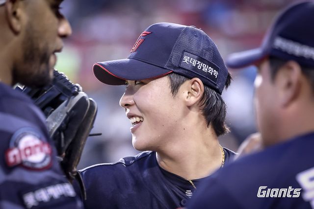 롯데 이민석은 20일 잠실 LG와 원정경기에서 6.1이닝 2실점으로 시즌 3번째 QS를 기록했다. 그는 시즌 중반 롯데의 실질적인 에이스로 선발진에 활력을 불어넣고 있다. 사진제공｜롯데 자이언츠