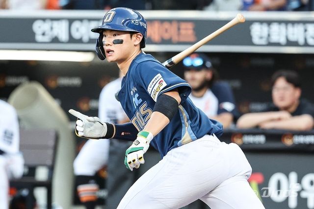 NC 김주원은 성장통을 겪고 있다. 그는 리드오프와 유격수를 맡으며 체력 문제와 수비 불안을 보이고 있다. 지금의 성장통을 극복한다면, NC에 큰 힘이 되는 유격수로 성장할 가능성이 높다. 사진제공｜NC 다이노스