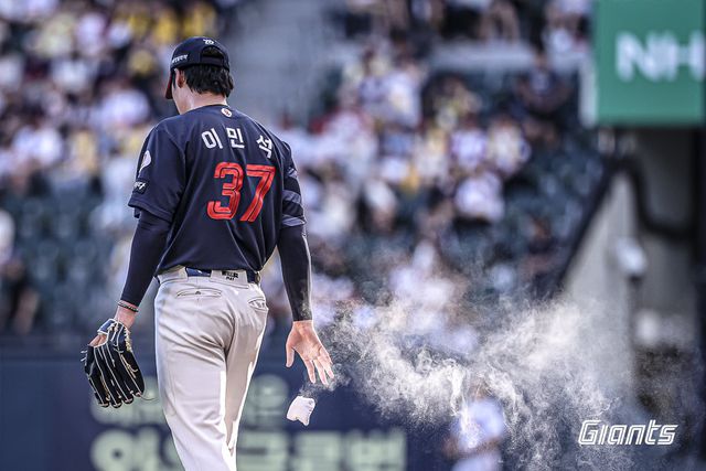 롯데 이민석은 20일 잠실 LG와 원정경기에서 6.1이닝 2실점으로 시즌 3번째 QS를 기록했다. 그는 시즌 중반 롯데의 실질적인 에이스로 선발진에 활력을 불어넣고 있다. 사진제공｜롯데 자이언츠