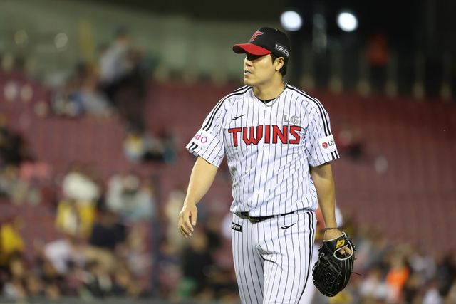 LG 김진성은 시즌 초반 흔들렸던 불펜진의 한 축을 맡아 전반기 50경기에 출전했다. 그는 후반기에도 어떻게든 팀에 보탬이 되고자 다짐했다. 사진제공｜LG 트윈스