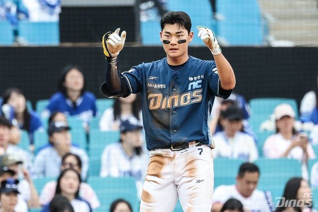NC 김주원은 성장통을 겪고 있다. 그는 리드오프와 유격수를 맡으며 체력 문제와 수비 불안을 보이고 있다. 지금의 성장통을 극복한다면, NC에 큰 힘이 되는 유격수로 성장할 가능성이 높다. 사진제공｜NC 다이노스