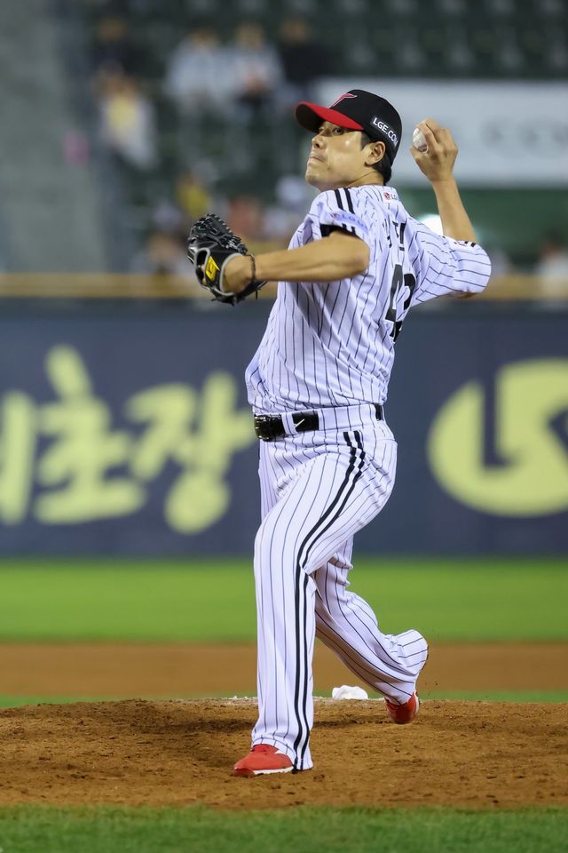 LG 김진성은 시즌 초반 흔들렸던 불펜진의 한 축을 맡아 전반기 50경기에 출전했다. 그는 후반기에도 어떻게든 팀에 보탬이 되고자 다짐했다. 사진제공｜LG 트윈스