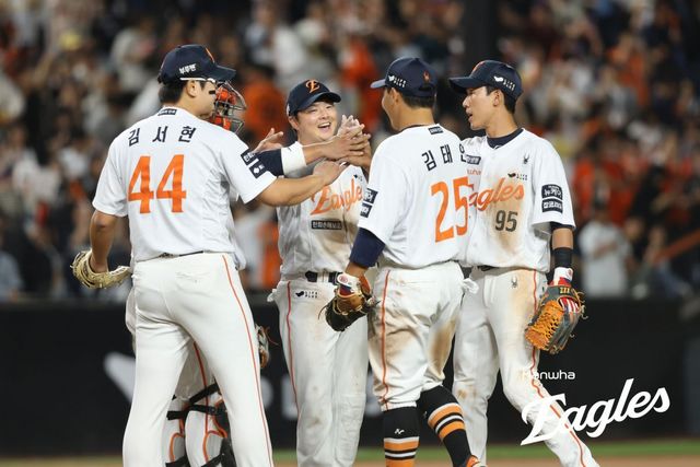 ‘2025 신한 SOL 뱅크 KBO리그’ 선두를 질주 중인 한화 이글스의 최대 강점은 탄탄한 마운드다. 평균자책점 등 기본 지표도 훌륭하지만, 패할 확률이 상대적으로 높은 환경에서도 승리를 따내는 집중력도 돋보인다. 사진제공｜한화 이글스