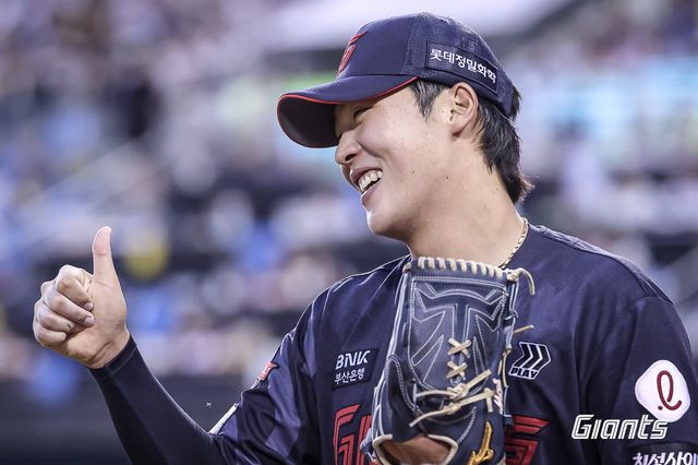 롯데 이민석은 20일 잠실 LG와 원정경기에서 6.1이닝 2실점으로 시즌 3번째 QS를 기록했다. 그는 시즌 중반 롯데의 실질적인 에이스로 선발진에 활력을 불어넣고 있다. 사진제공｜롯데 자이언츠