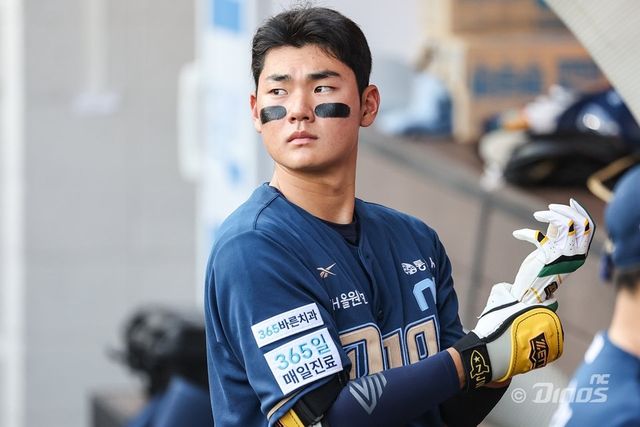 NC 김주원은 성장통을 겪고 있다. 그는 리드오프와 유격수를 맡으며 체력 문제와 수비 불안을 보이고 있다. 지금의 성장통을 극복한다면, NC에 큰 힘이 되는 유격수로 성장할 가능성이 높다. 사진제공｜NC 다이노스