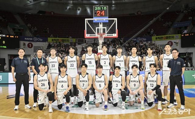 안준호 감독(왼쪽)이 이끄는 농구국가대표팀은 다음달 5일부터 17일까지 사우디아라비아 제다에서 열리는 아시아컵에 출전한다. 대한민국농구협회는 21일 최종 엔트리 12명을 공식 발표했다. 사진제공｜대한민국농구협회