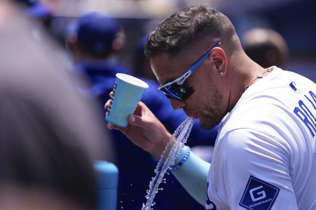 다저스는 21일(한국시간) 밀워키전에서 5-6으로 패했다. 실책 3개가 나오는 등 스스로 무너지며 3연패에 빠졌다. LA(미 캘리포니아주)｜AP뉴시스