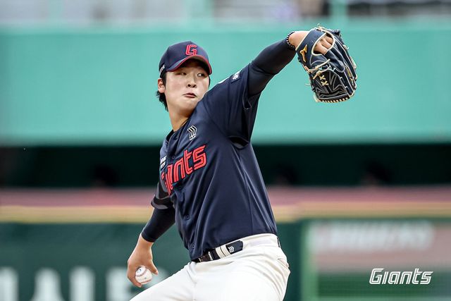 롯데 이민석은 20일 잠실 LG와 원정경기에서 6.1이닝 2실점으로 시즌 3번째 QS를 기록했다. 그는 시즌 중반 롯데의 실질적인 에이스로 선발진에 활력을 불어넣고 있다. 사진제공｜롯데 자이언츠